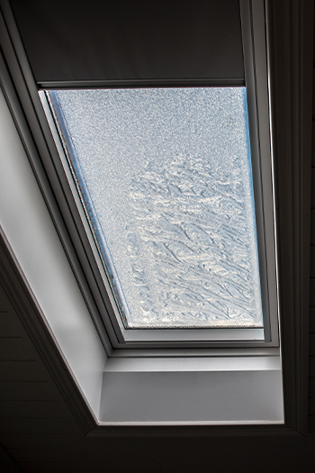 Skylight blinds installation 3